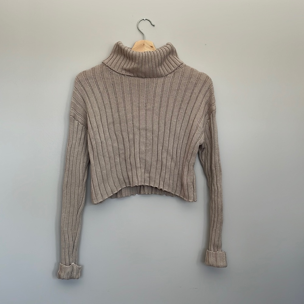 Cropped high neck knit sweater